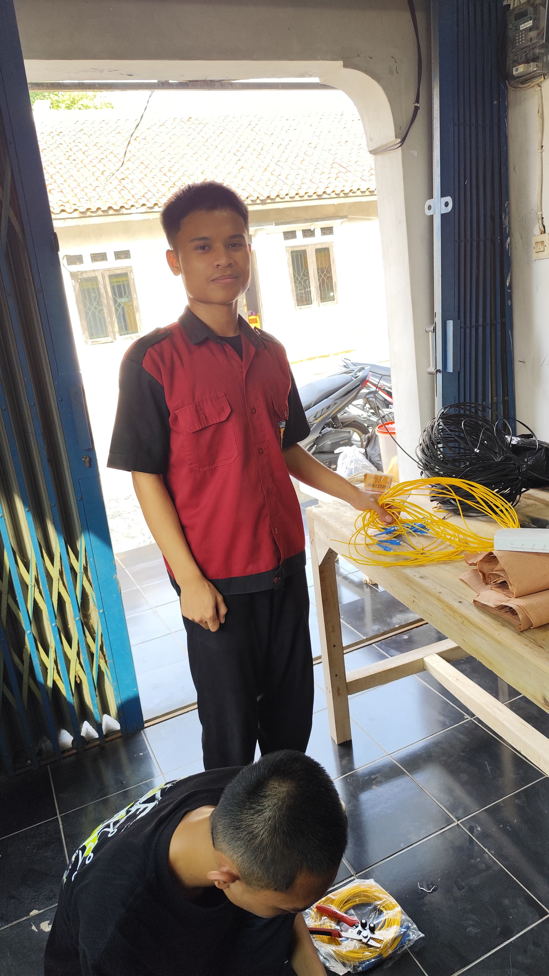 Menyambung Fiber Optic dengan Splicer