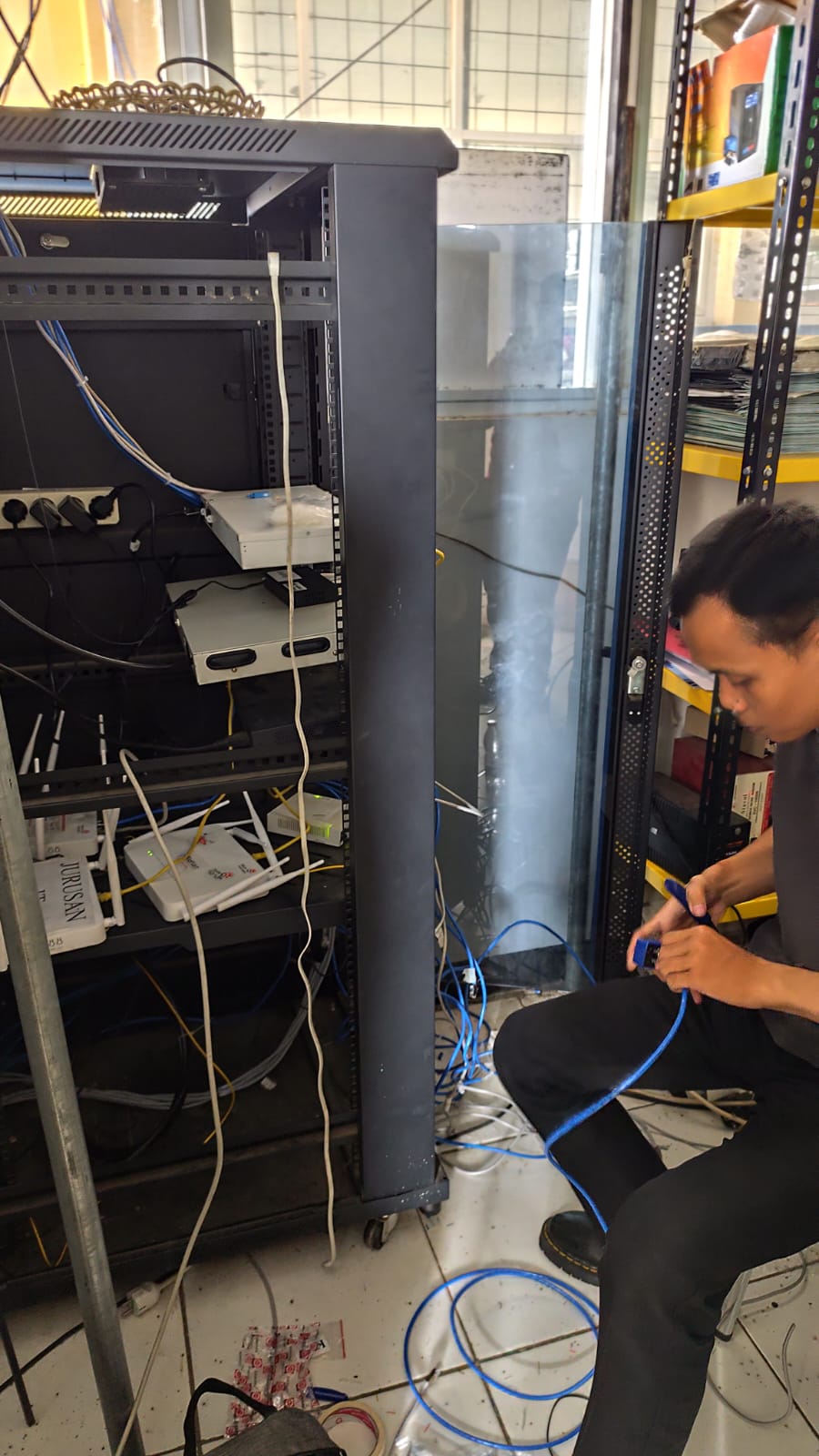 Perakitan Rack Server