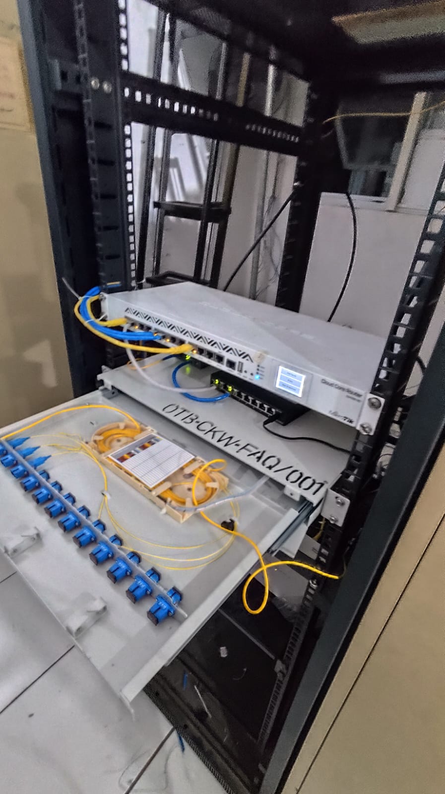 OTB 12 Core Fiber Optic di Server